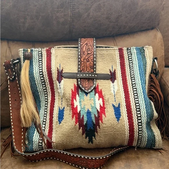 Southwestern Fringe Shoulder Bag in Multicolor Stripes - Picture 3 of 3